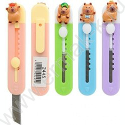 Нож канцелярский лезвие-4 см, размер 9 см Панда/цветной пластиковый держатель с фигуркой-панда | Фото 1